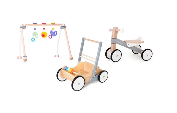 木の四輪バイク: ボーネルンド オンラインショップ。世界中の知育玩具など、あそび道具がたくさん。0歳からのお子様へのプレゼントにも。